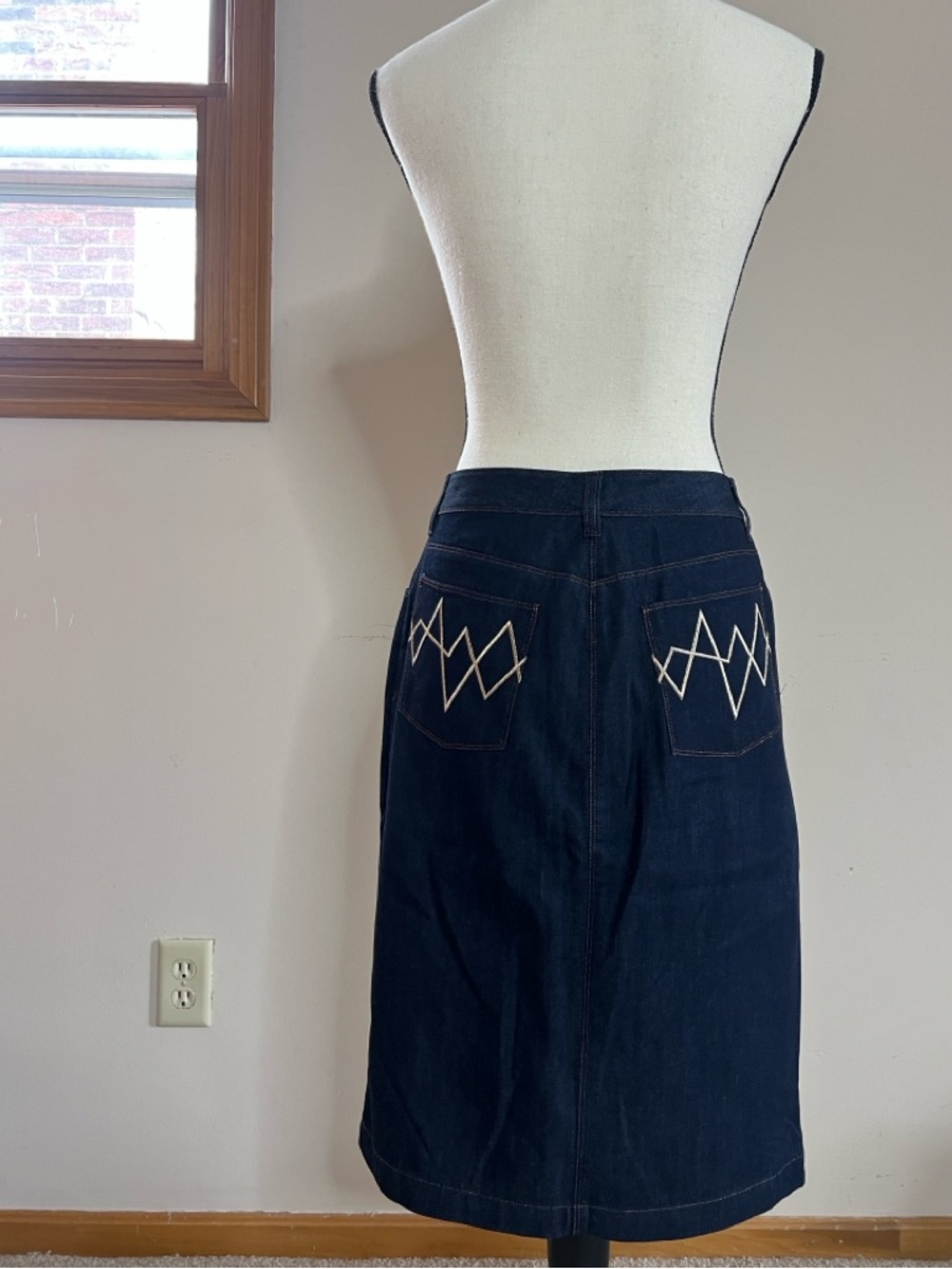 👖💤⚡️✖️®️Armani Exchange Dark Blue Denim Skirt with Embroidered Back Pockets
